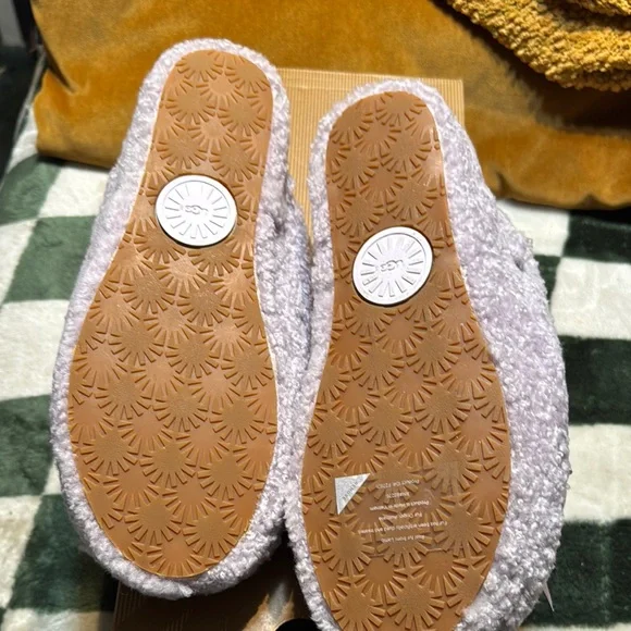 UGG Lavender Fuzzy Slippers with Satin Bows size 8 - Picture 2 of 4